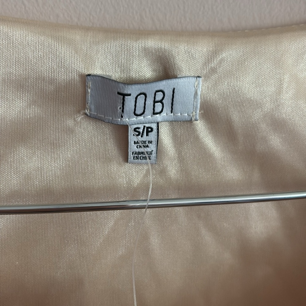 Tobi Cream Tiered Blouse with Long Sleevesq - Picture 2 of 4
